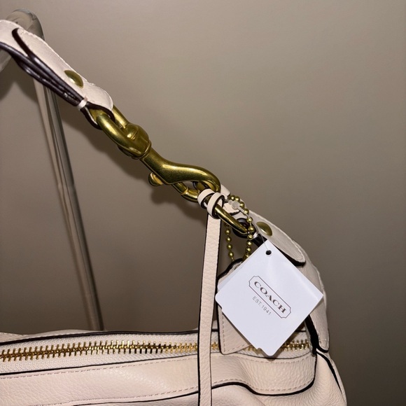 NWT Coach Off White Leather Shoulder Bag with Dust Bag. - Picture 5 of 16